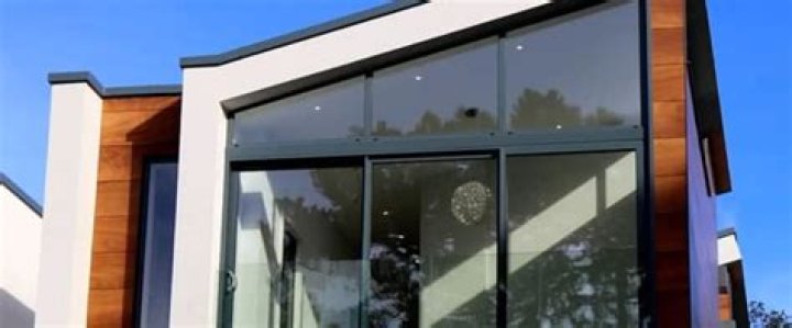 Are frameless windows better