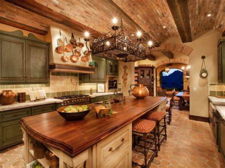 Are Tuscan kitchens outdated