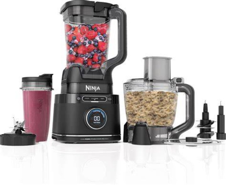 Can a hand blender chop nuts