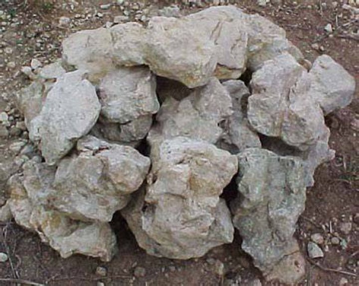 Can rocks explode in a fire