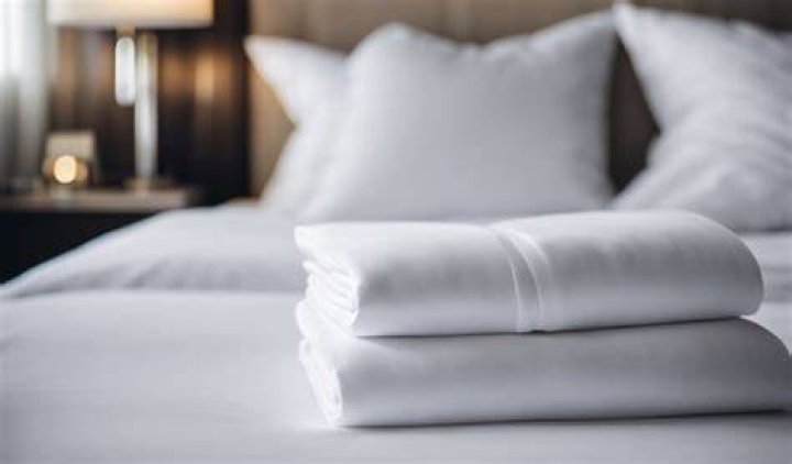Do white sheets stain easily