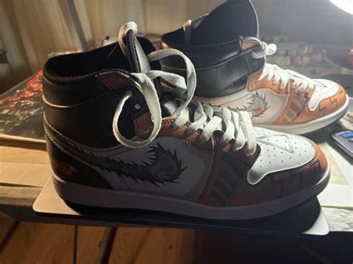 Does bleach ruin white shoes