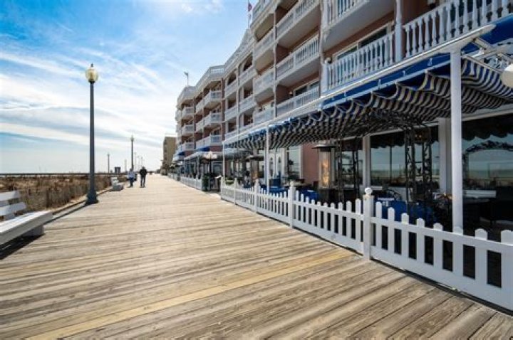Does LBI NJ have a boardwalk