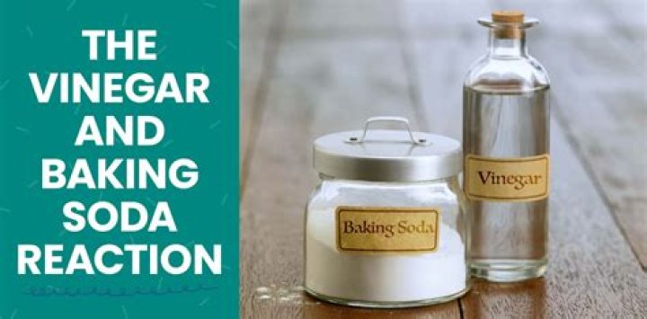 Does lead react with vinegar