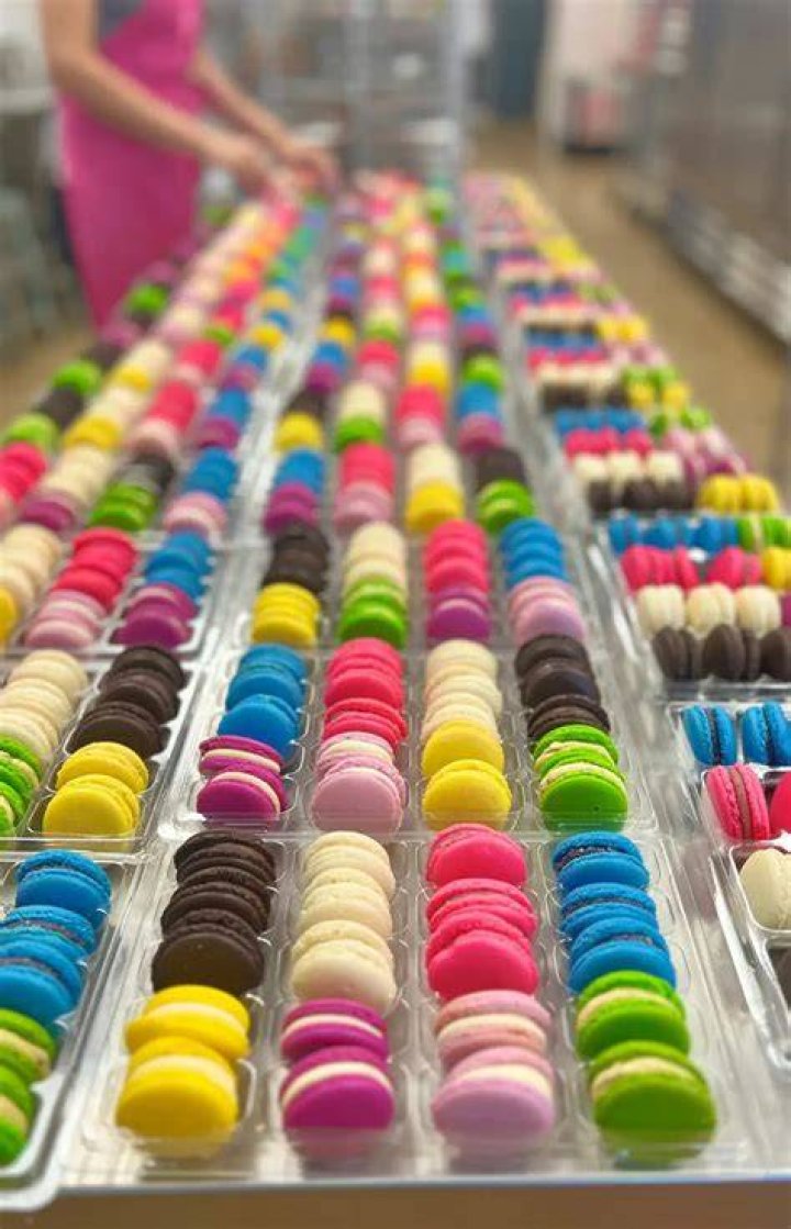 Does Marianos sell macarons