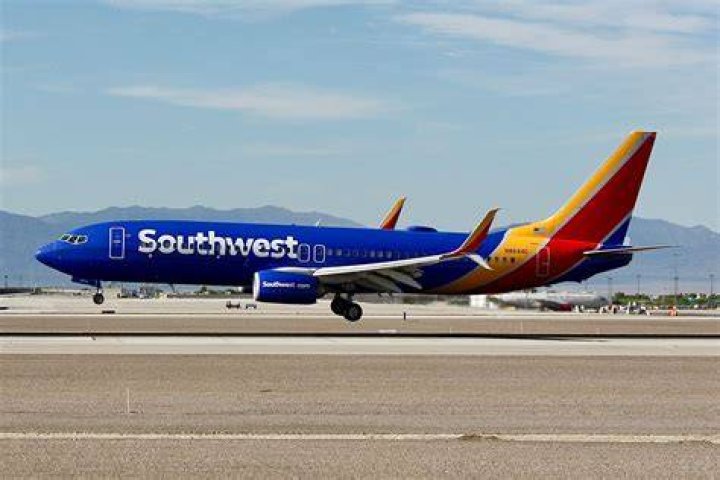 Does Southwest fly to Dulles