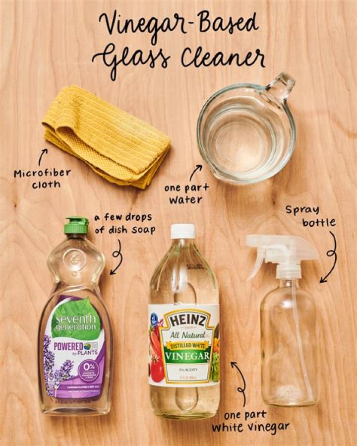 Does vinegar break soap suds