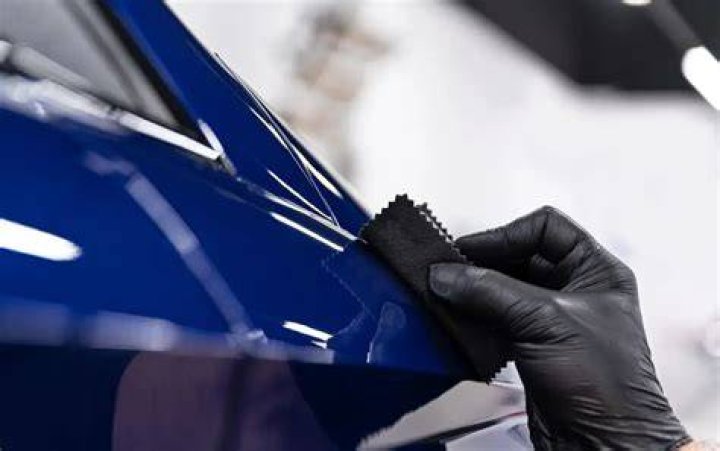 Does vinegar harm car paint