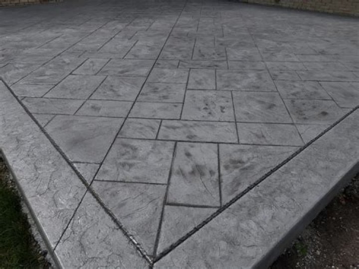 Does Vycor stick to concrete