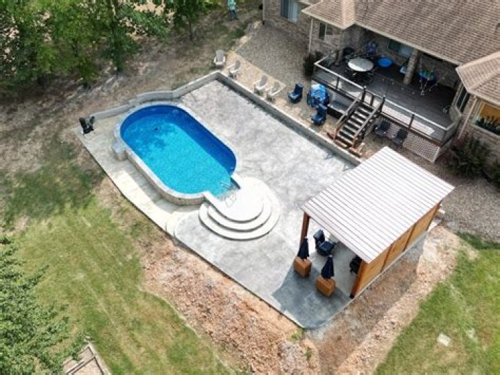 How big is a 15×30 oval pool