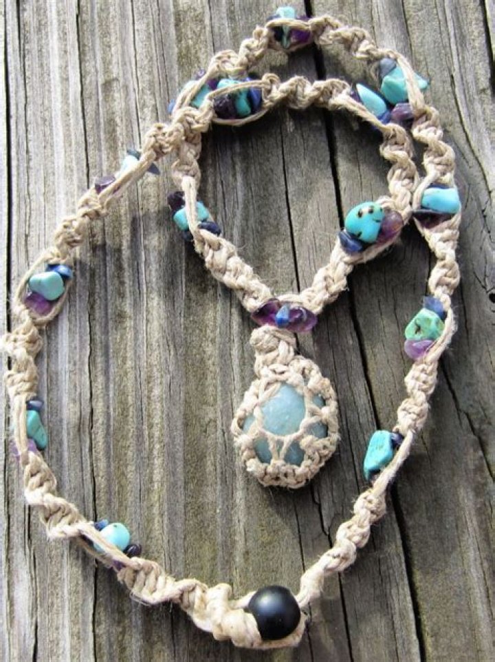 How do you braid a hemp cord