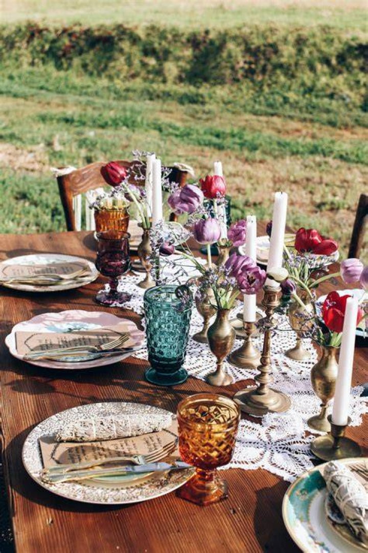 How do you decorate a table