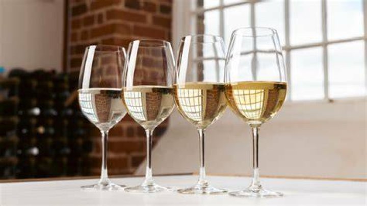 How do you dry wine glasses