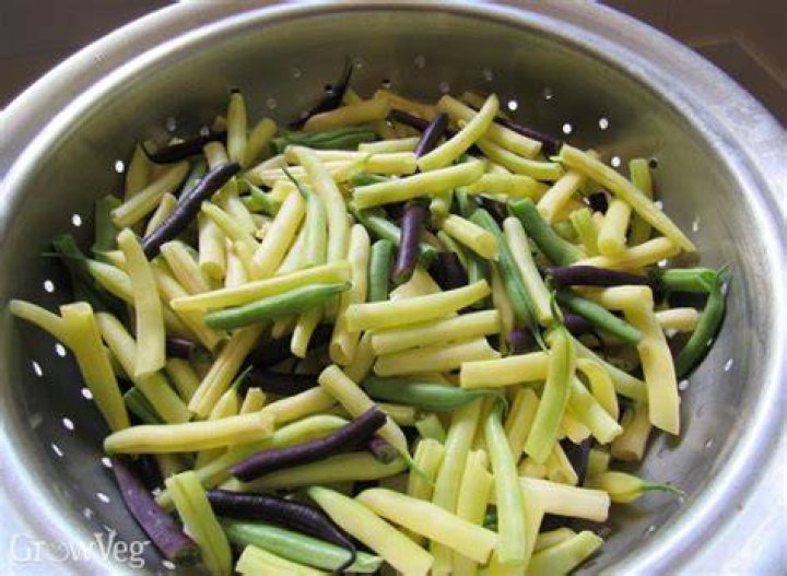 How do you prepare wax beans