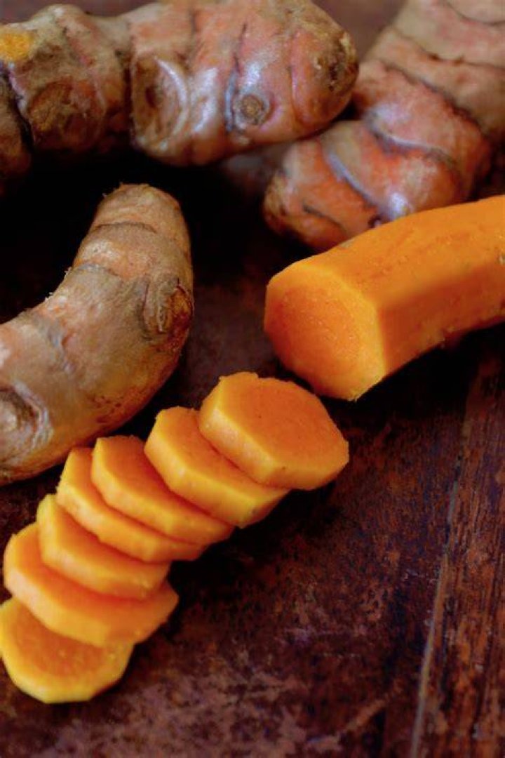 How do you use raw turmeric