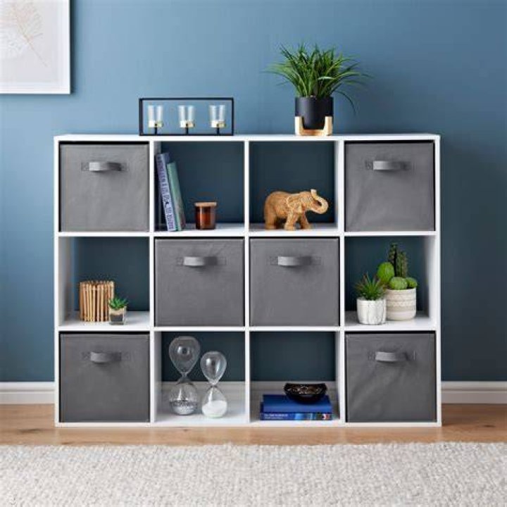 How do you use storage cubes
