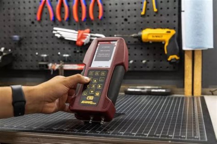 How does a gas analyzer work
