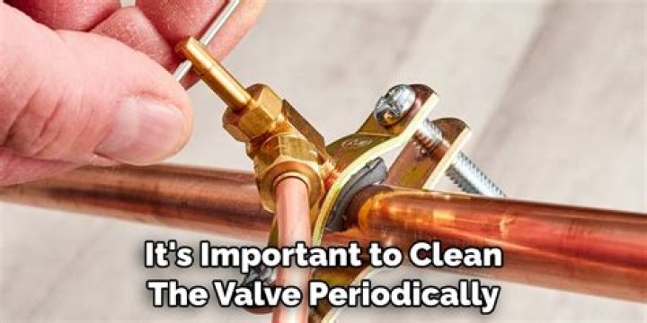 How does a saddle valve work