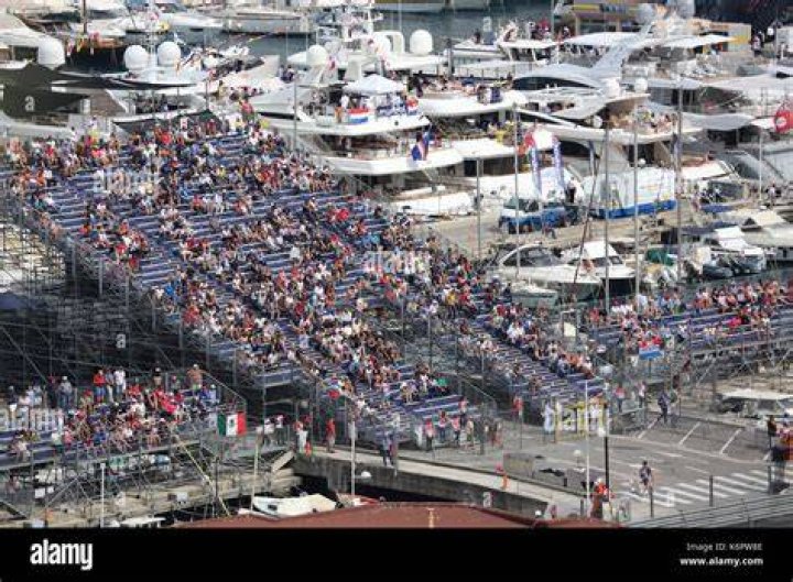 How many tribunes are there