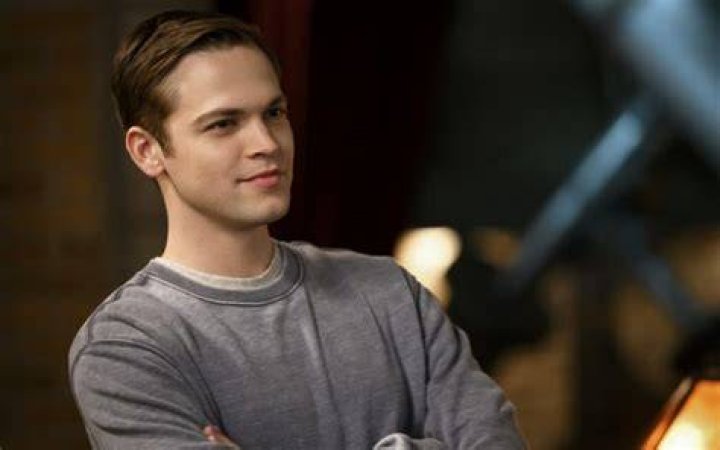 How old is Alexander Calvert