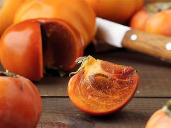 Is a persimmon like a tomato
