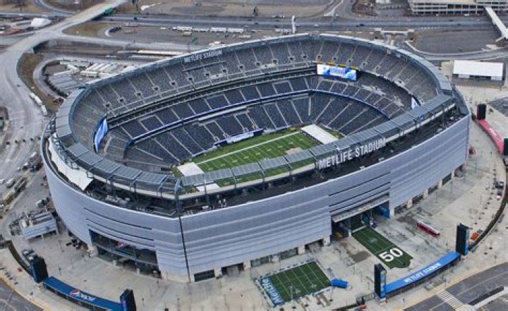Is MetLife Stadium open dome
