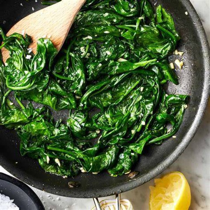 Is sauteing spinach healthy