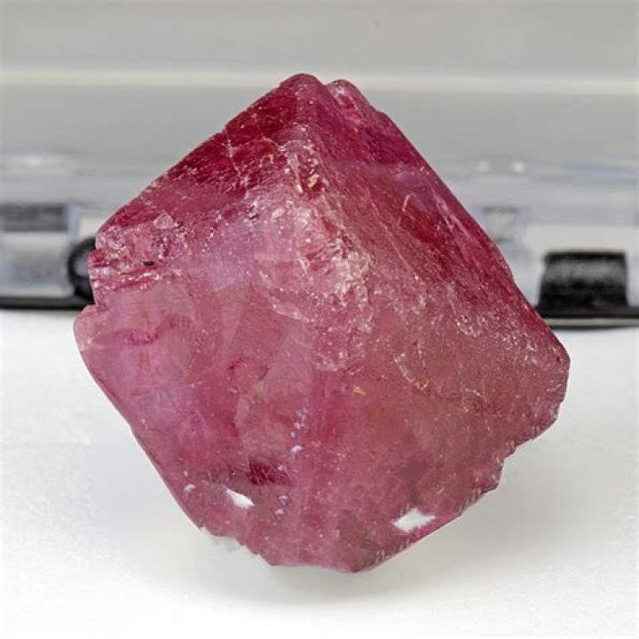 Is synthetic Spinel valuable