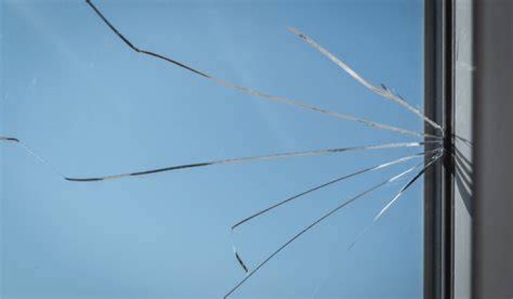 What causes a window to warp