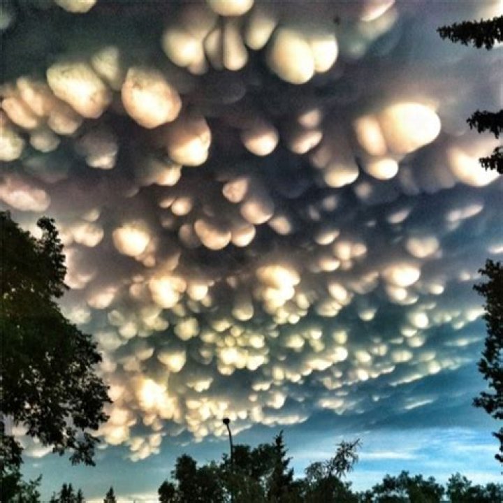 What causes mammatus clouds