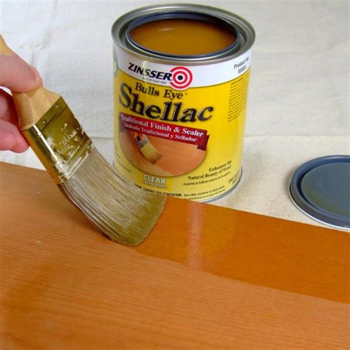 What color is clear shellac