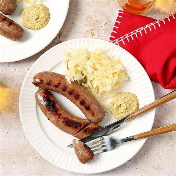 What do bratwurst taste like