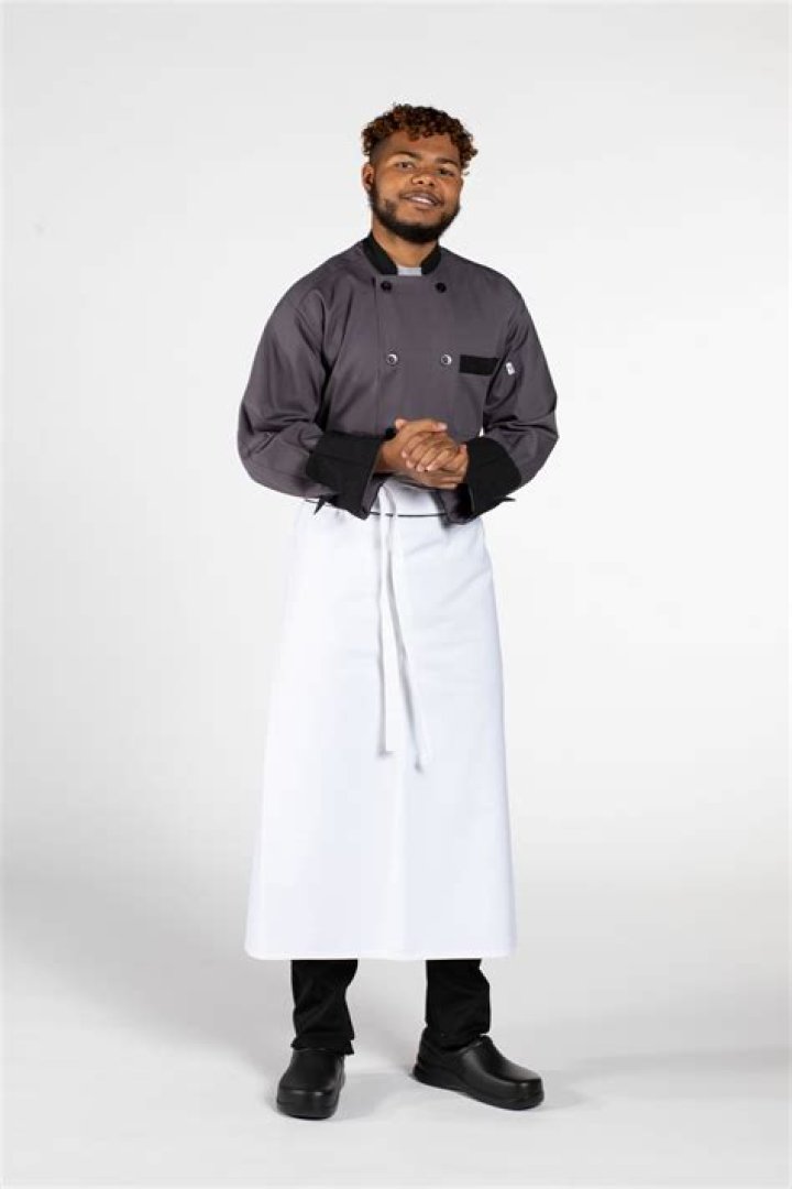 What do executive chefs wear