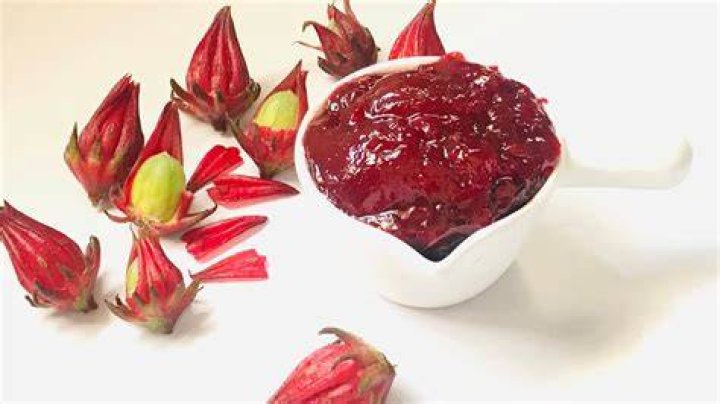 What does rosella taste like