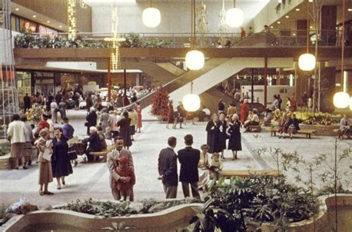 When did the first mall open