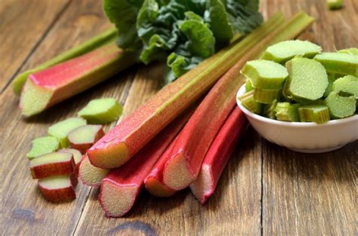 When Should rhubarb be split
