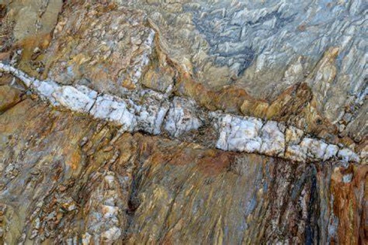 Where are quartz veins found