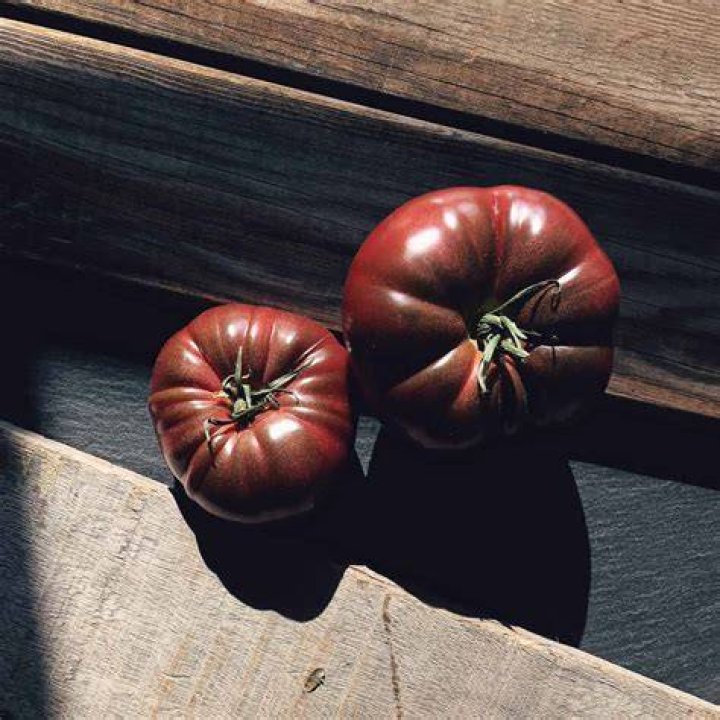 Where do black tomatoes grow