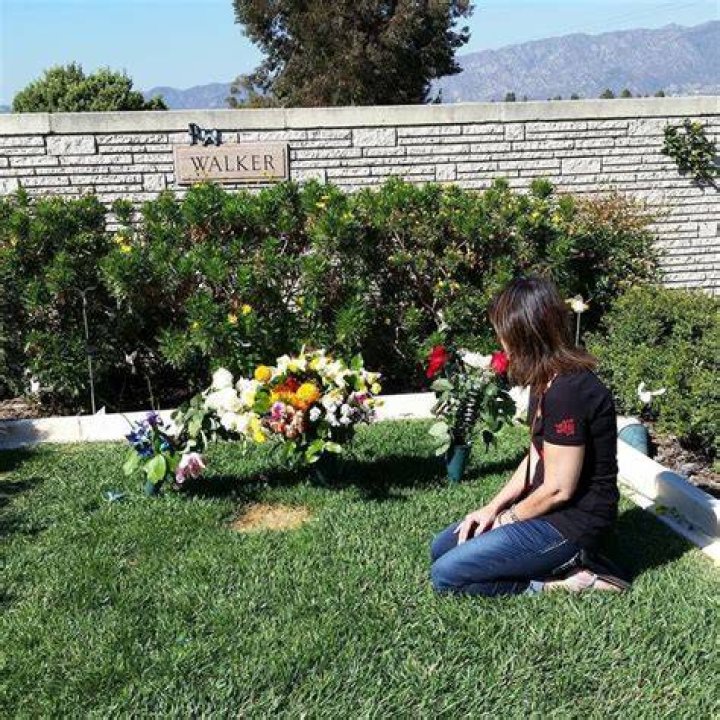 Where is Clint Walker buried