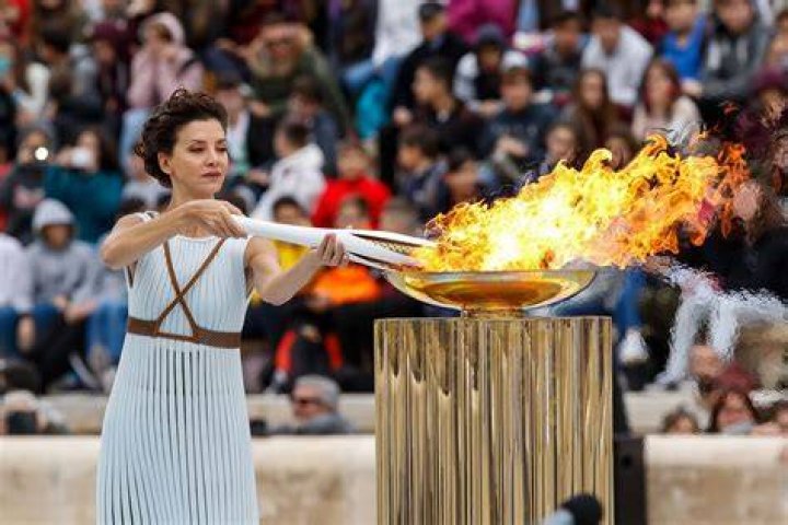 Who lights the Olympic fire