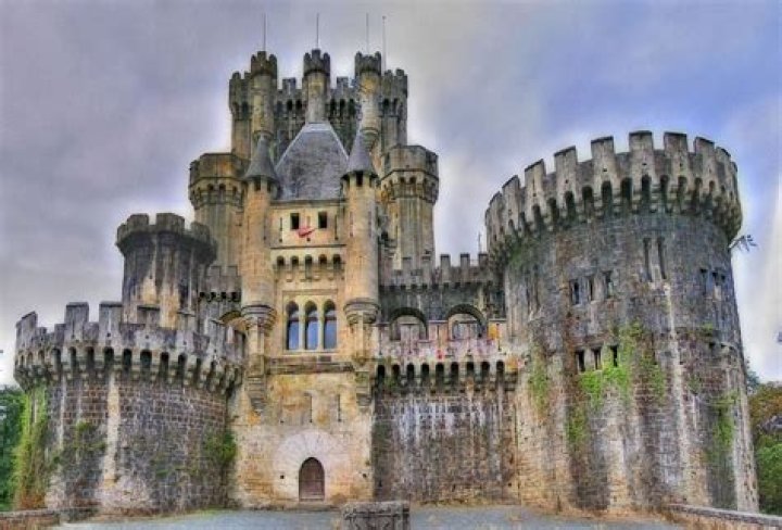 Who used concentric castles