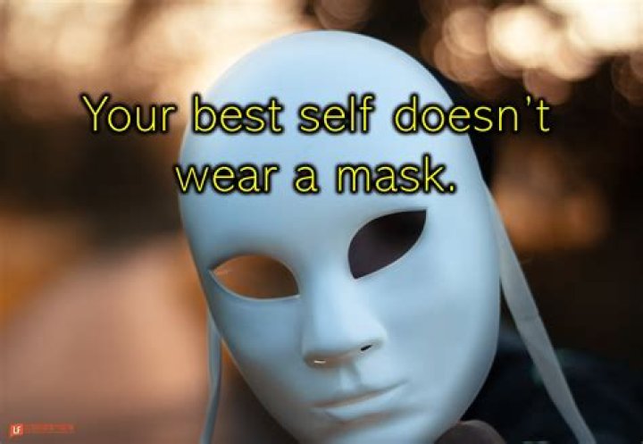 Why does Vladek wear a mask