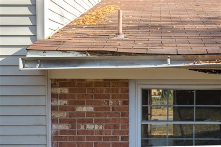 Will a ladder damage gutters